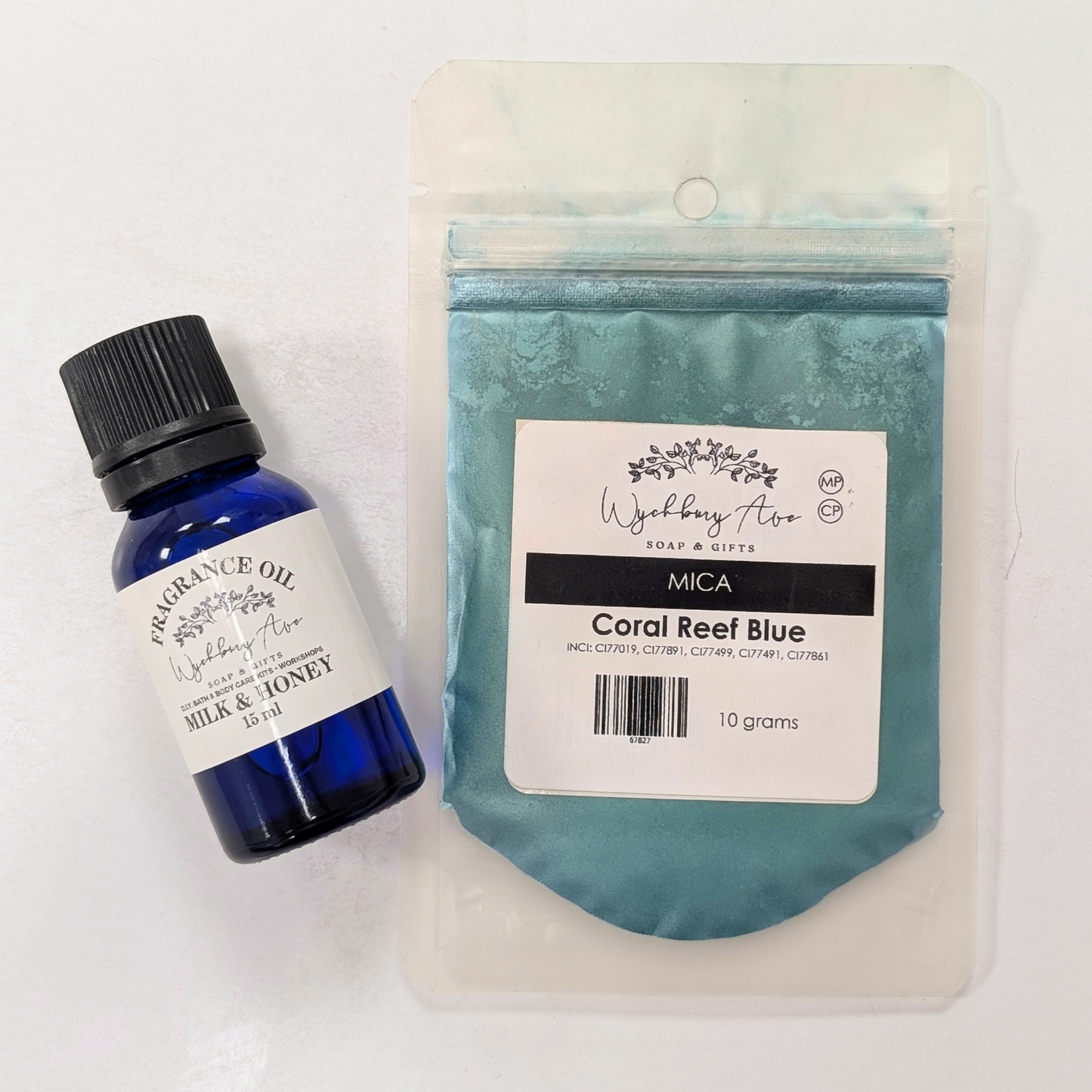 15 ml fragrance oil and small pouch of mica colourant